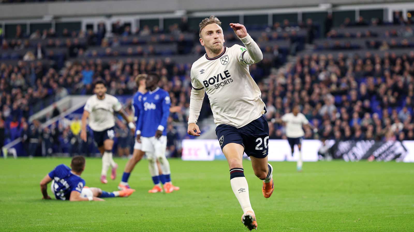 Jarrod Bowen celebrates his goal at Everton