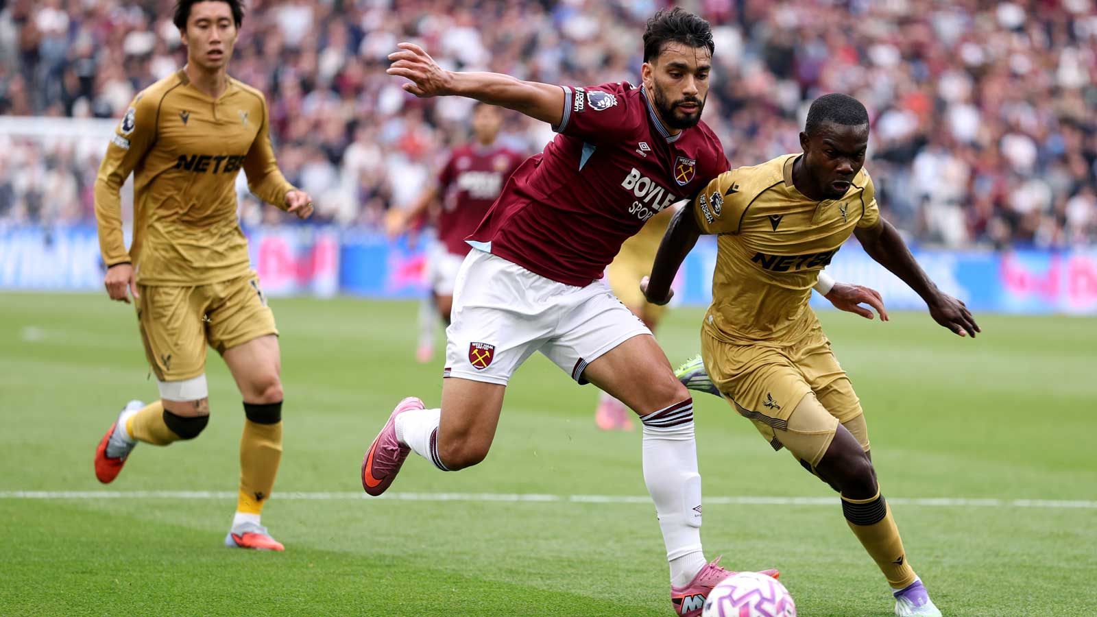 Lucas Paquetá on the ball against Crystal Palace